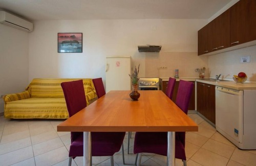 Cesarica Apartamento | Apartamento Sanja by Interhome