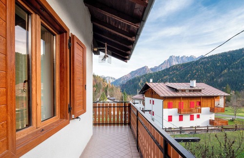 Pie Falcade Apartamento | Apartamento 'Sasedel' con vistas a la montaña, jardín compartido y balcón