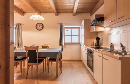Castelrotto Apartamento | Apartamento "Sattelkammer" con vistas a la montaña, Wi-Fi y jardín