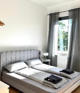 Linn Apartamento | Apartment Savanna im historischen Stadtkern Linn in Krefeld, nähe Düsseldorf Messe, Airport, Parkmöglichkeiten direkt vor dem Haus