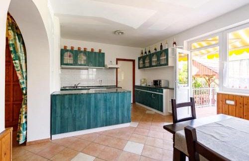 Balatonszemes Apartamento | Apartment Scarlett 1 by Interhome