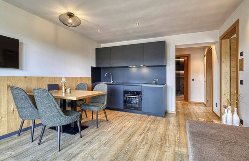 Nova Ponente Apartamento | Apartamento "Schlossberg Rosengarten" con vistas a la montaña, sauna finlandesa privada y jardín