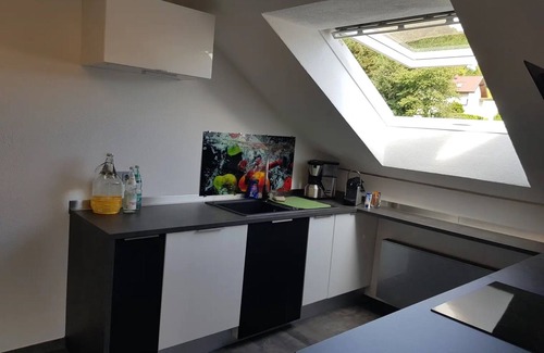 Gernsbach Apartamento | Apartamento 'Schusters Murgtalblick' con vistas a la montaña, balcón y Wi-Fi