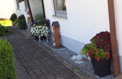 Gomadingen Apartamento | Apartamento 'Schwäbische Alb' con terraza compartida, Wi-Fi y aire acondicionado