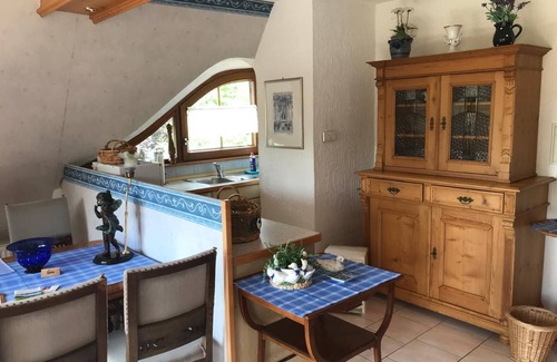 Sasbachwalden Apartamento | Apartamento 'Schwalbennest' con vistas a la montaña, terraza compartida y Wi-Fi
