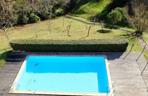 Ciboure Apartamento | Apartamento con vistas al mar, aire acondicionado con amplia terraza, tranquilo. Piscina, estacionamiento