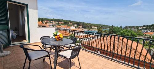 Vrboska Apartamento | Apartment Sea view