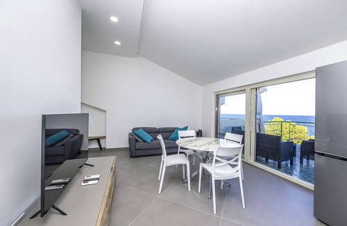 Marina di Patti Apartamento | Apartamento 'Seaview' con vistas al mar, Wi-Fi y aire acondicionado