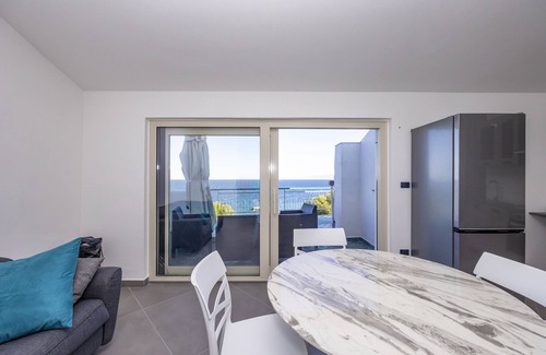 Marina di Patti Apartamento | Apartamento 'Seaview' con vistas al mar, Wi-Fi y aire acondicionado