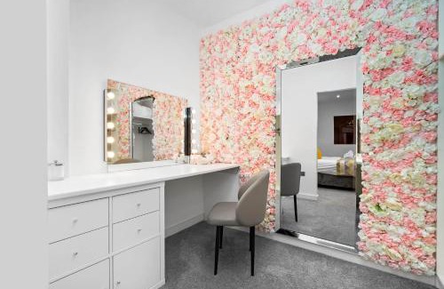 Birmingham Apartamento | Apartment - Secure Parking - Gated Development - Near JQ & Birmingham City Centre - Top Rated - Flower Wall - 12SH