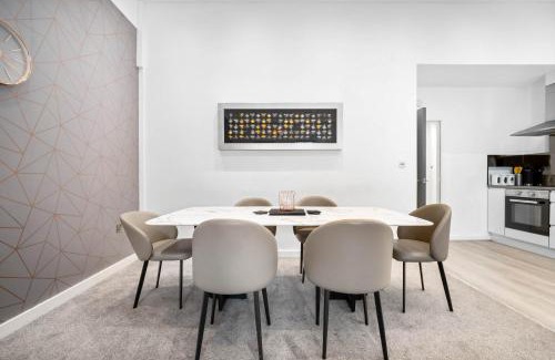 Birmingham Apartamento | Apartment - Secure Parking - Gated Development - Near JQ & Birmingham City Centre - Top Rated - Flower Wall - 12SH