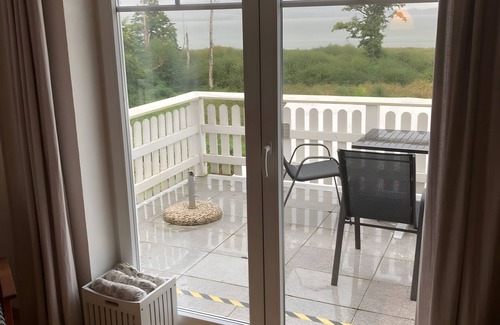 Kummerow Apartamento | Apartamento 'Seeblick Kummerow' con vistas al lago, terraza compartida y Wi-Fi