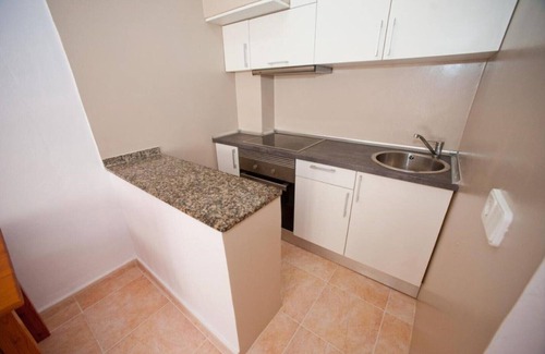 Santa Eulalia del Río Apartamento | Apartamento Ses Veles 2 dormitorios cerca de la playa con vista al mar, piscina, Wi-Fi y jardín