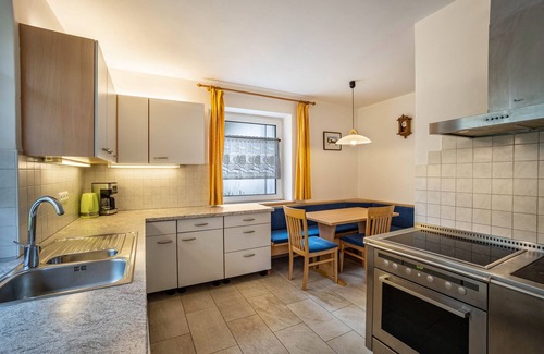 Pfalzen Apartamento | Apartamento 'Silbernagl Terrasse - Blick Zum See' con terraza compartida y Wi-Fi