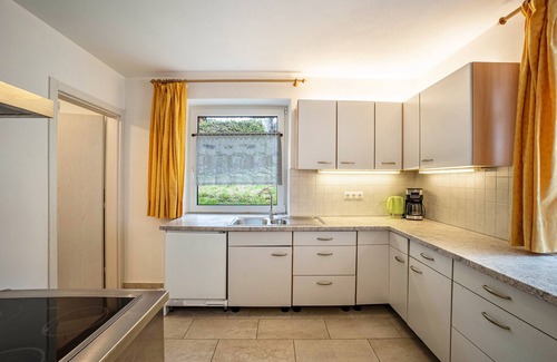 Pfalzen Apartamento | Apartamento 'Silbernagl Terrasse - Blick Zum See' con terraza compartida y Wi-Fi