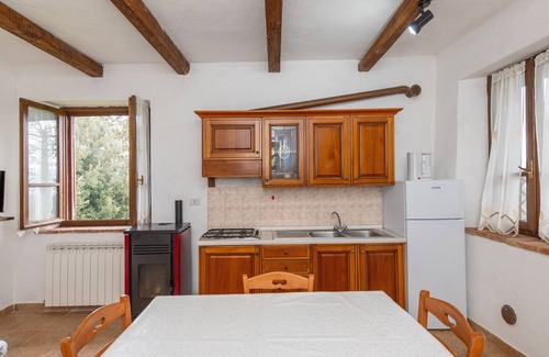 Massa Marittima Apartamento | Apartamento 'Simone' con piscina y jardín compartidos
