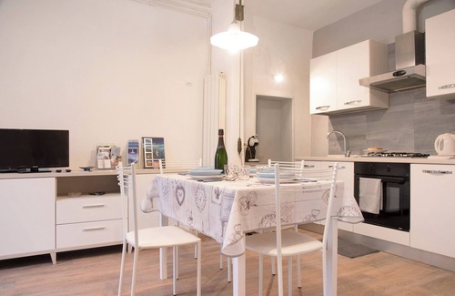 Azzio Apartamento | Apartamento 'Simona Lago Maggiore' con vistas a la montaña, balcón y Wi-Fi