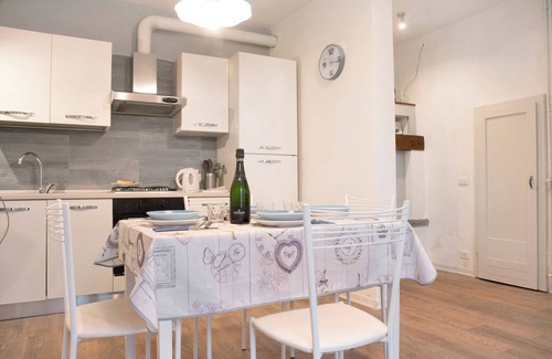 Azzio Apartamento | Apartamento 'Simona Lago Maggiore' con vistas a la montaña, balcón y Wi-Fi
