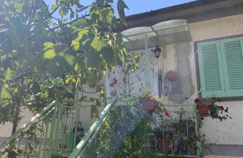 Stazzema Apartamento | Apartment - Sleeps 2 Balcony & Parking