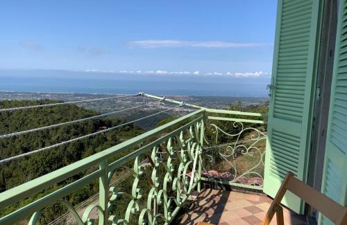 Stazzema Apartamento | Apartment - Sleeps 2 Balcony & Parking