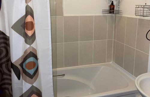 Chadwell Apartamento | Apartment - Sleeps 2 - Parking - Station Close
