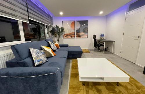 Guildford Apartamento | Apartment - Sleeps 6 - Parking - WiFi