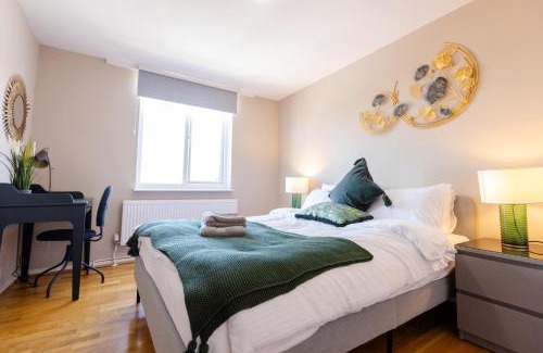 Guildford Apartamento | Apartment - Sleeps 6 - Parking - WiFi
