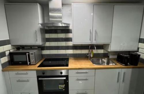 North End Apartamento | Apartment-Sleeps3-Parking-Internet