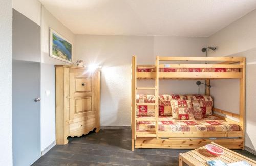 Reberty Apartamento | Apartment Soldanelles 413 B by Interhome