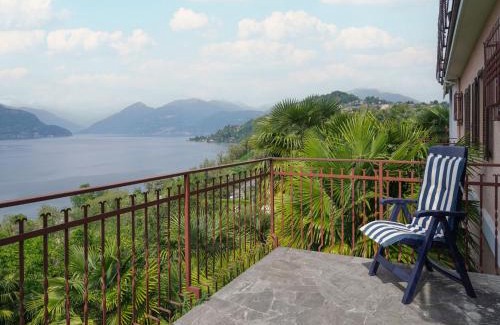 Porto Valtravaglia Apartamento | Apartment Soleluna by Interhome