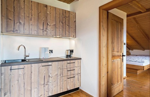 Avelengo Apartamento | Apartamento "Sonnenblume - Nusserhof" cerca de la estación de esquí con vistas a la montaña y balcón