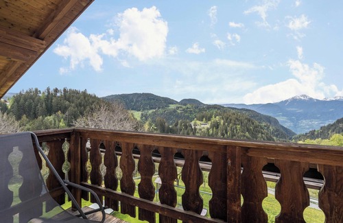Avelengo Apartamento | Apartamento "Sonnenblume - Nusserhof" cerca de la estación de esquí con vistas a la montaña y balcón