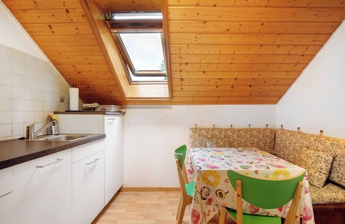 Bad Urach Apartamento | Apartamento 'Sonnenschein' con jardín compartido, balcón y Wi-Fi