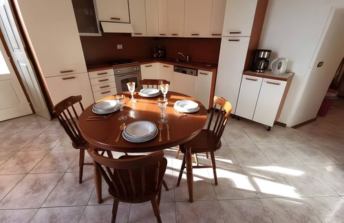 Consiglio di Rumo Apartamento | Apartment 'Spacious Historic F1' with Lake View, Wi-Fi and Air Conditioning