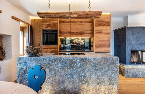 Soprabolzano Apartamento | Apartamento "Spornberg Mountain Living Ostberg" con vistas a la montaña