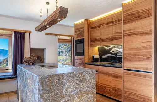 Soprabolzano Apartamento | Apartamento "Spornberg Mountain Living Ostberg" con vistas a la montaña