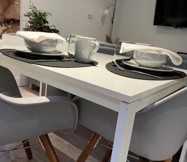 Mauritz-Ost Apartamento | Apartment St Mauritz Souterrain