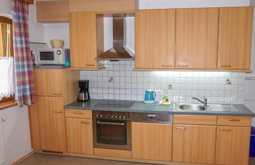 Pettneu am Arlberg Apartamento | Apartment Stark-2 by Interhome