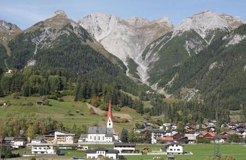 Pettneu am Arlberg Apartamento | Apartment Stark-2 by Interhome