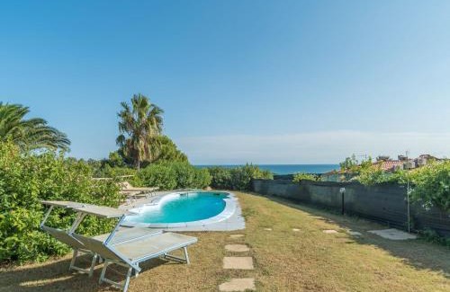 Costa Rei Apartamento | Apartment Stella con piscina comune - REI101 by Interhome