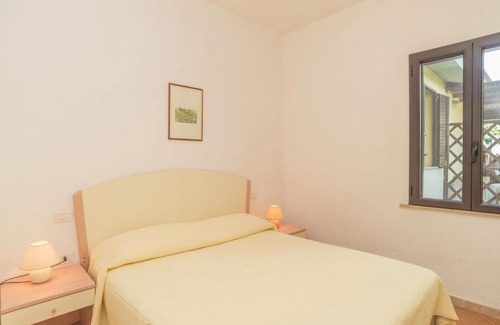 Costa Rei Apartamento | Apartment Stella con piscina comune - REI100 by Interhome