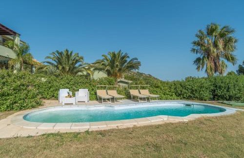 Costa Rei Apartamento | Apartment Stella con piscina comune - REI100 by Interhome