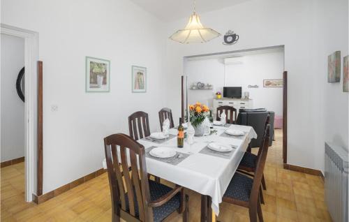 Santalezi Apartamento | Apartment Stepancici Vi