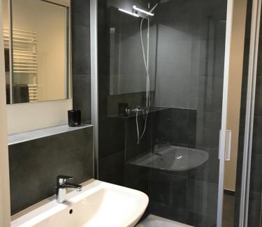 Bergisch Gladbach Apartamento | Apartment Stockholm, top renoviert, 35qm, Köln nah