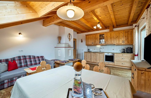 Monguelfo Apartamento | Apartamento 'Stoffnerhof Apt Edelweiß' con vistas a la montaña, jardín compartido y Wi-Fi