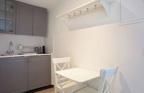 Saint-Zacharie Apartamento | Apartamento 'Studio Romantique À Saint Zacharie' con Wi-Fi
