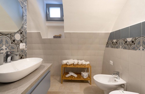 Old Town Cisternino Apartamento | Apartment "Suite La Scala Del Borgo" with Private Terrace, Wi-Fi and Air Conditioning
