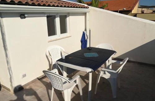 Scoglitti Apartamento | Apartamento "Sul Mare Scoglitti 1" con vistas al mar, terraza y Wi-Fi