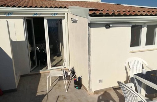 Scoglitti Apartamento | Apartamento "Sul Mare Scoglitti 1" con vistas al mar, terraza y Wi-Fi