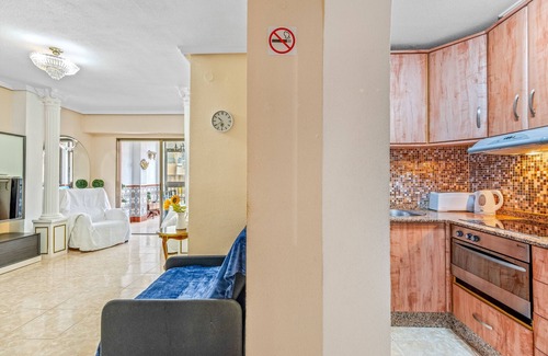 Santa Pola Apartamento | Apartamento 'Girasol Alhambra' con terraza privada, balcón y aire acondicionado